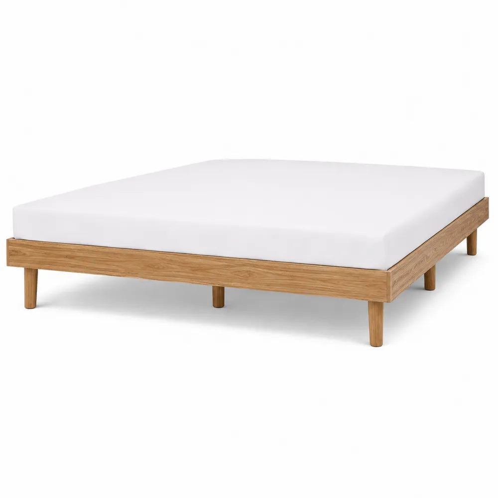 Letto matrimoniale in legno massello di rovere con materasso bianco